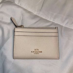small coach cardholder 🤍